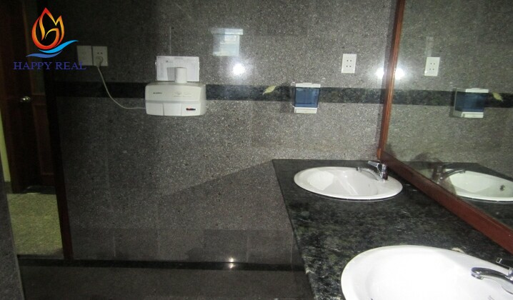 Toilet của Hoàng Anh Safomec Office sạch sẽ