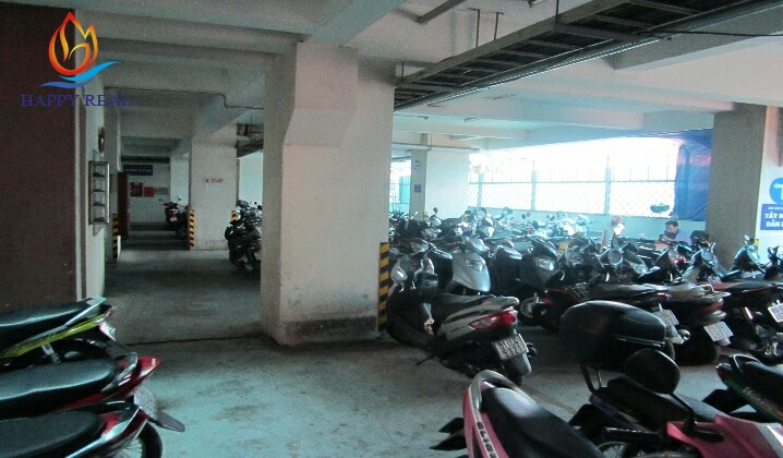Tầng giữ xe máy bên trong tòa nhà HUD Building